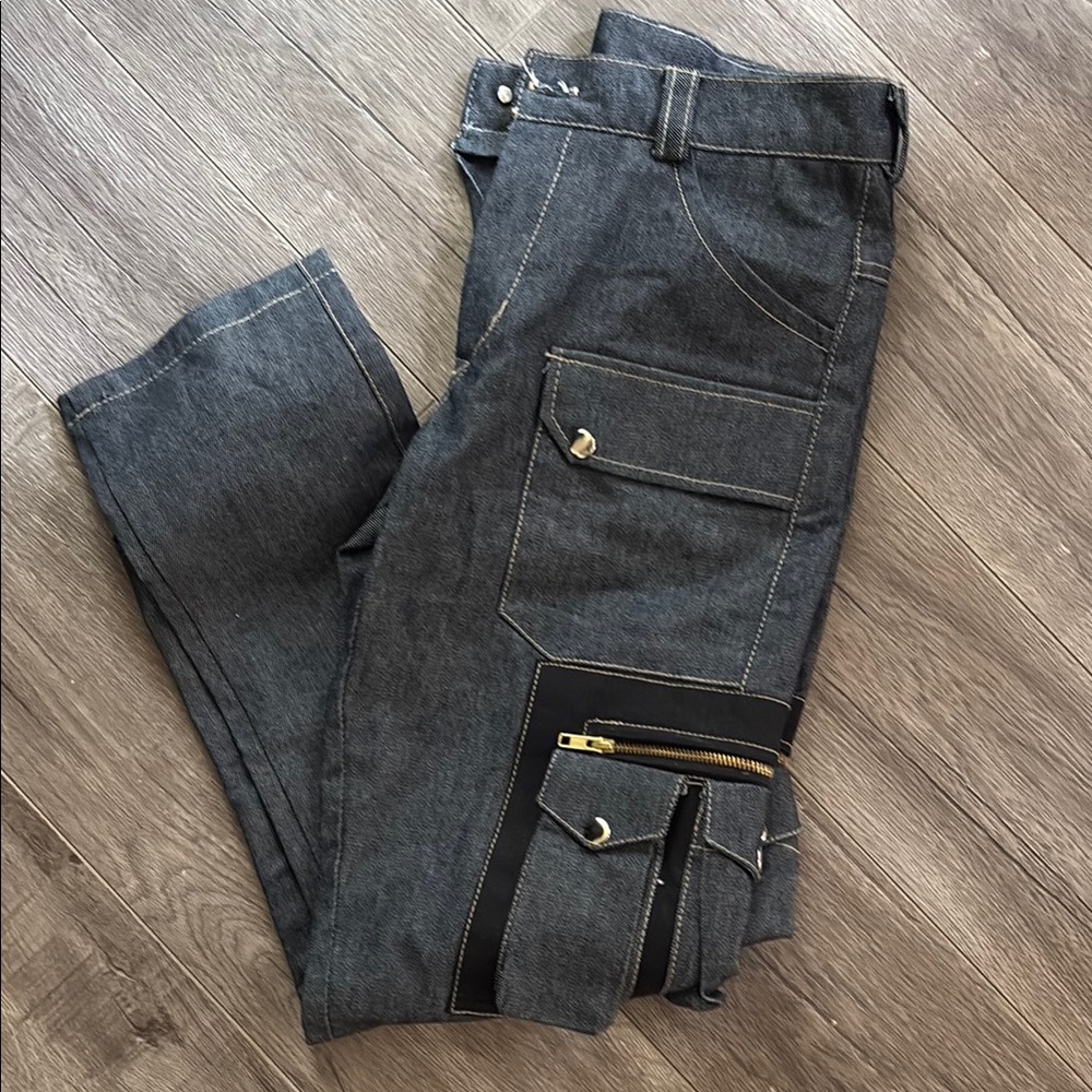 Women’s oversized cargo jeans